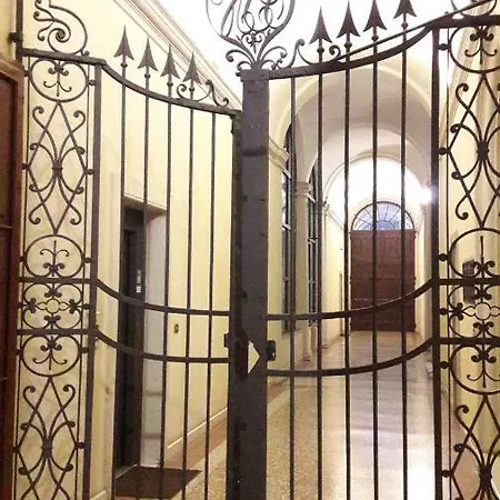 Mini Chic Downtown Apartment Bologna Exterior photo