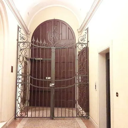 Mini Chic Downtown Apartment Bologna Exterior photo